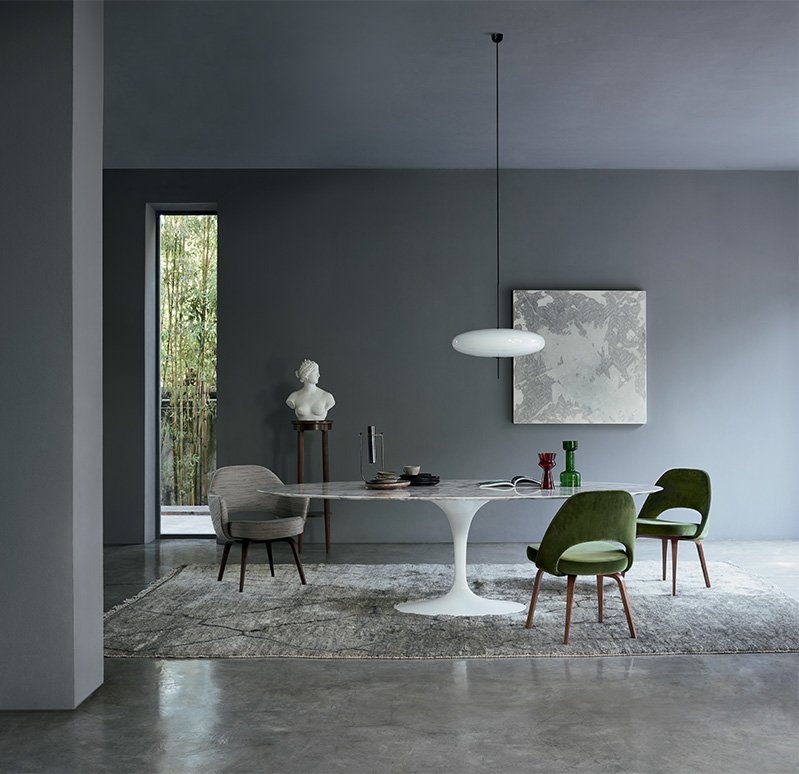 Tulip Designer Esstisch und Stühle der Saarinen-Serie von Knoll International.