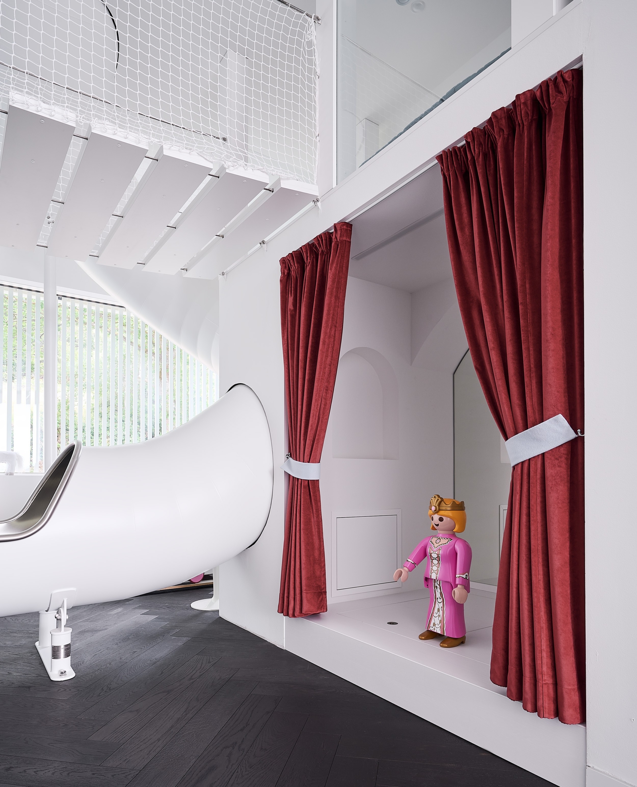 Von raumideen umgesetztes Kinderzimmer in einer Familienvilla.