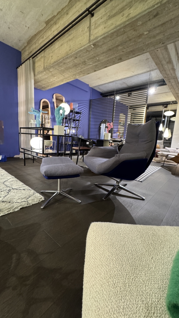 Nr. 10 Cor Cordia Lounge Sessel mit Hocker