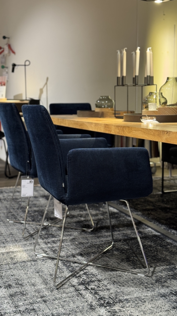 Nr. 2 Cor Jalis Stuhl blauer Cord