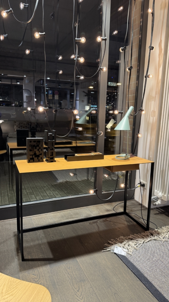 Nr. 30 Zanotta Calamo Schreibtisch