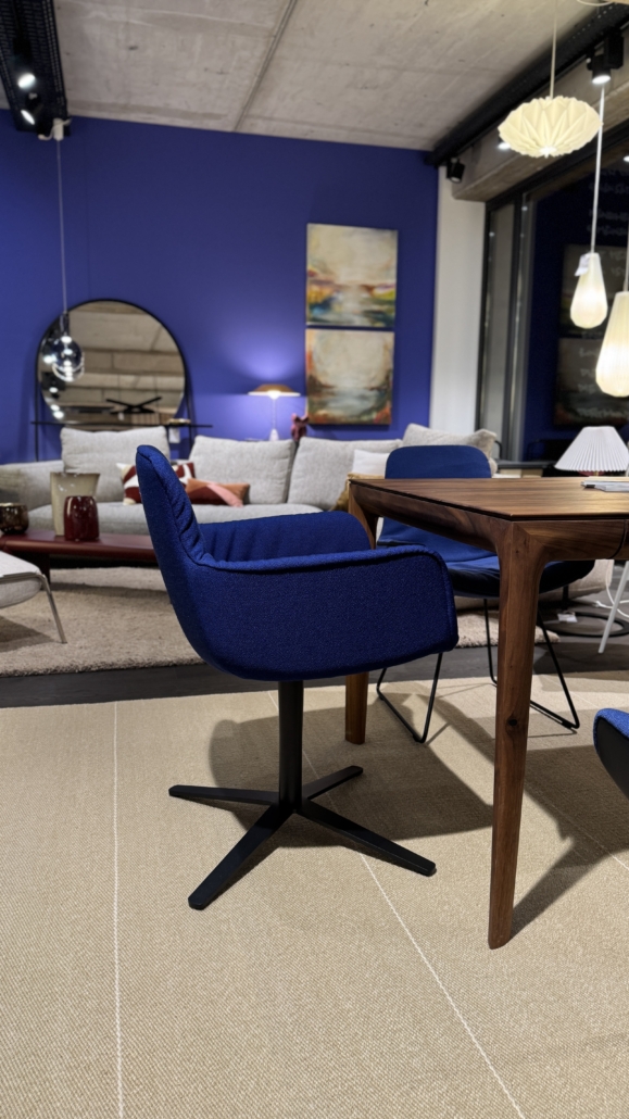 Nr. 5 Freifrau Leya Armchair High